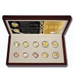 BE Grèce 2013 -  
Description:
Coffret composé des 8 pièces de 1cent à 2€ du millésime 2013 en qualité belle épreuve ainsi que l