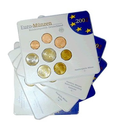 BU Allemagne 2002 -  

Lot de 5 coffrets annuels comprenant les 8 pièces de 1 cent à 2 Euros au millésime 2002.

Tirage: 135 000