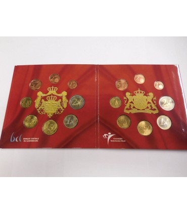 BU BENELUX 2004 - 3 séries complètes millésimées 2004 de 1 cent à 2 euro des Pays-Bas, de la Belgique et du Luxembourg ainsi qu'